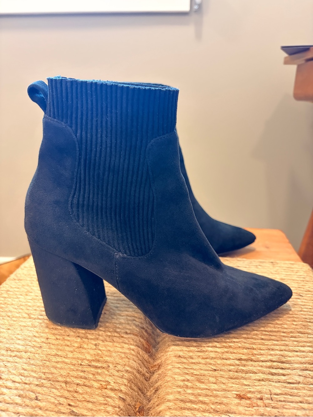 Steve Madden Black faux Suede Pointed Toe Ribbed Ankle Boots